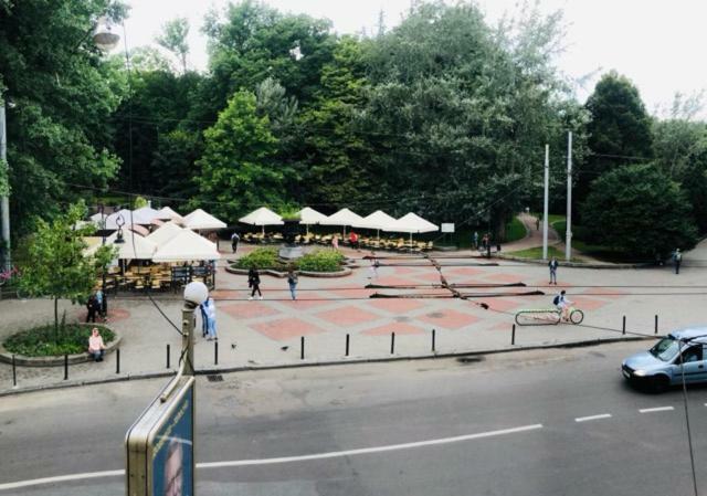 2-Х Рівнева Квартира В Центрі Університет Франка З Парковкою Lviv Exterior photo